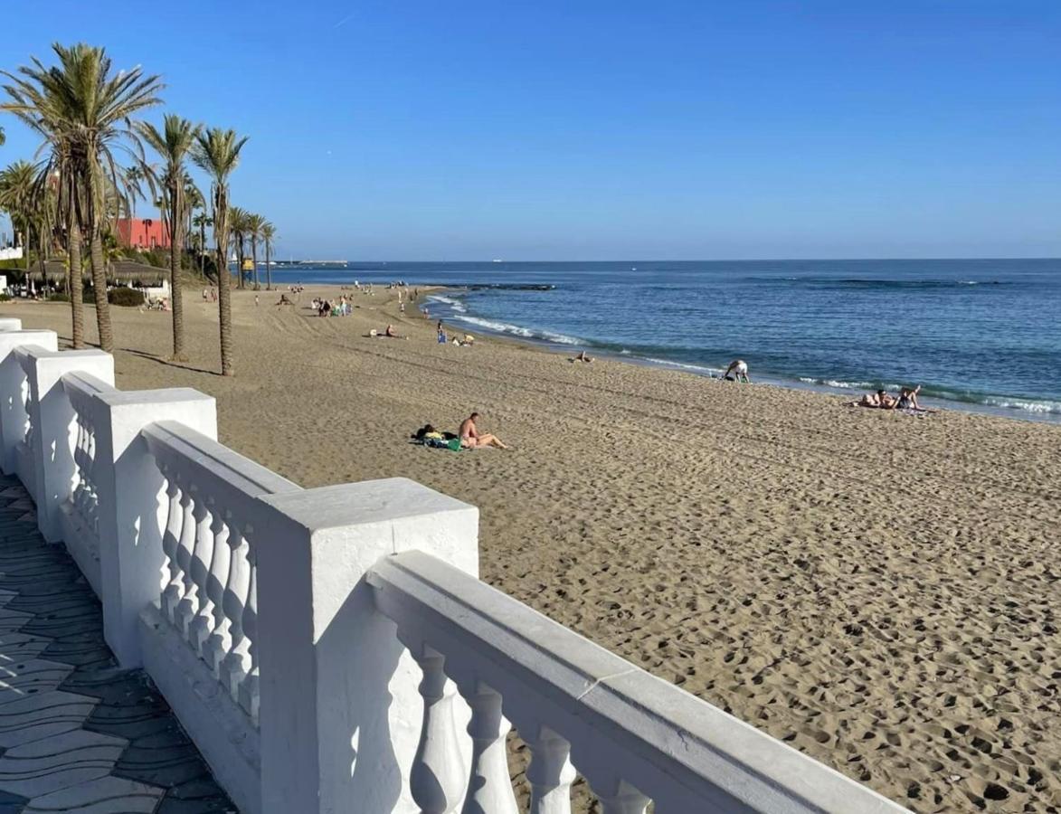 Aloha Playa Apartment With Ocean Views And Pools Benalmadena Bagian luar foto