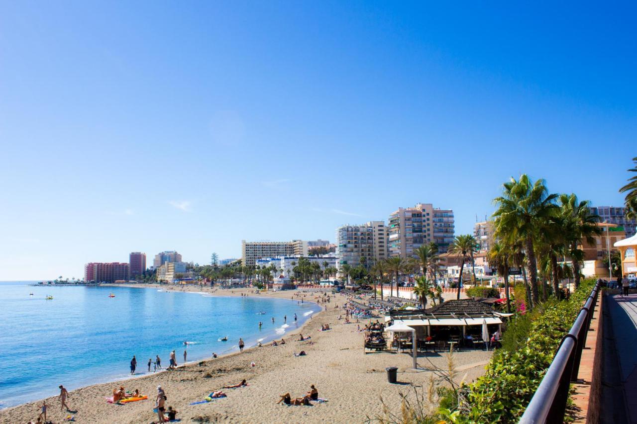 Aloha Playa Apartment With Ocean Views And Pools Benalmadena Bagian luar foto